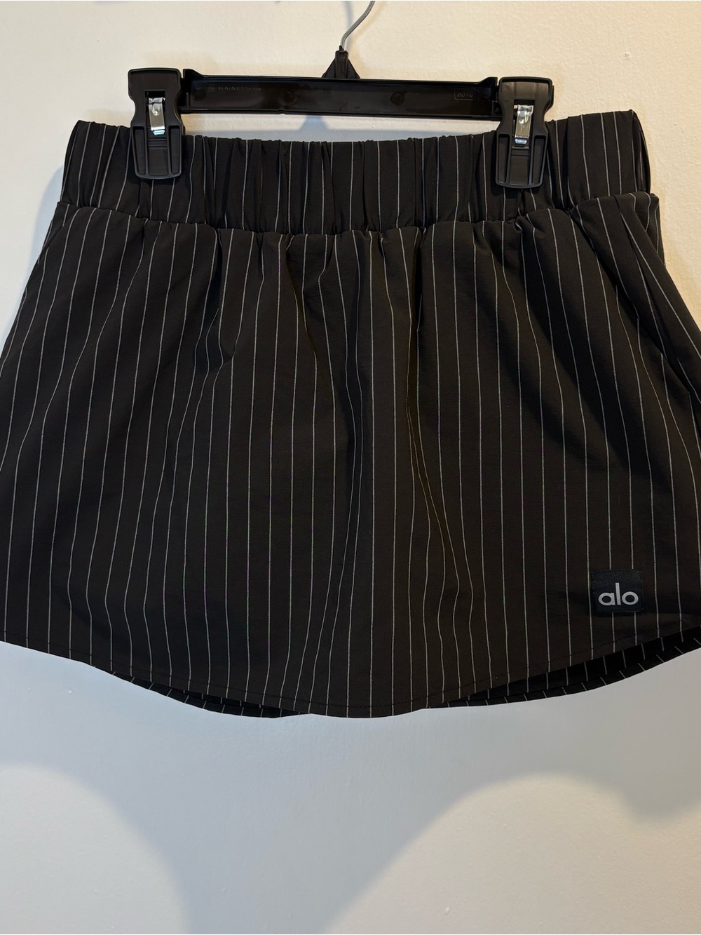 ALO Yoga RARE Pinstripe Daylight Mini Skirt Skort Black Titanium Medium - Picture 2 of 12